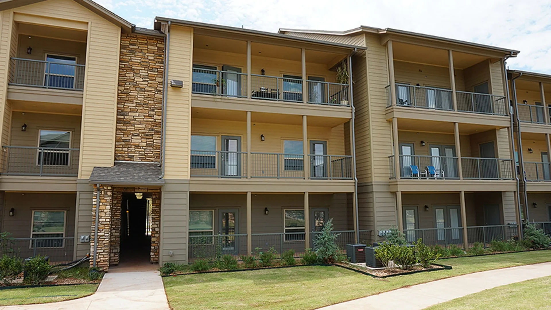 the apartment complex has balconies and balconies at The Anatole on MacArthur North